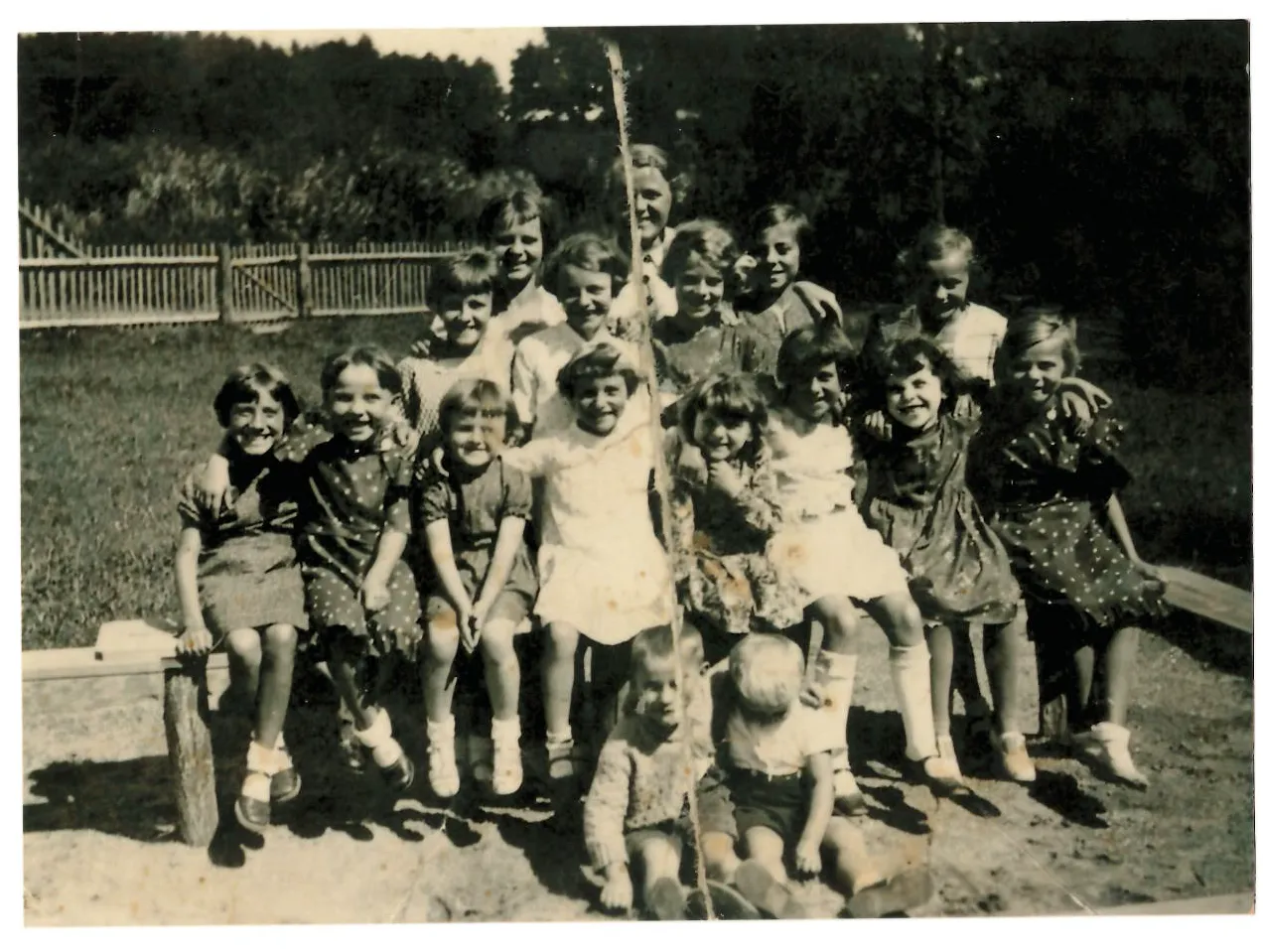 Děti na koupališti v letech 1931 až 1932